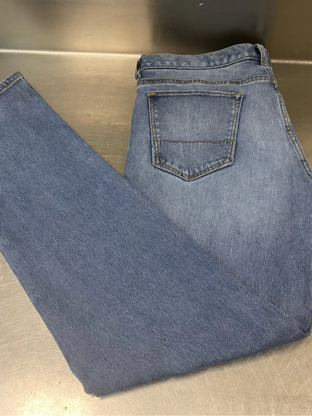 Banana Republic Men’s W34 L34 Slim Straight Jeans in Medium Blue